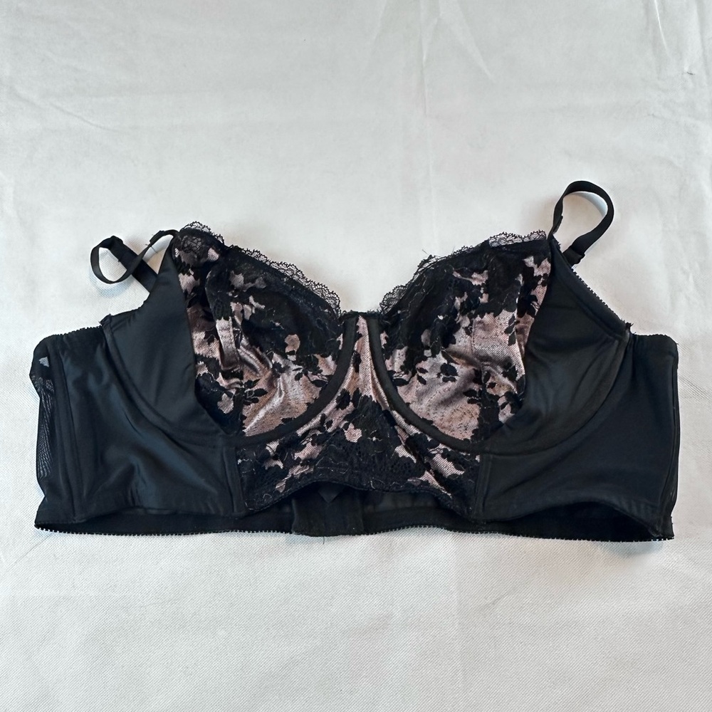 Torrid Curve Black & Pink Lace‎ Underwire Bra – Size 3